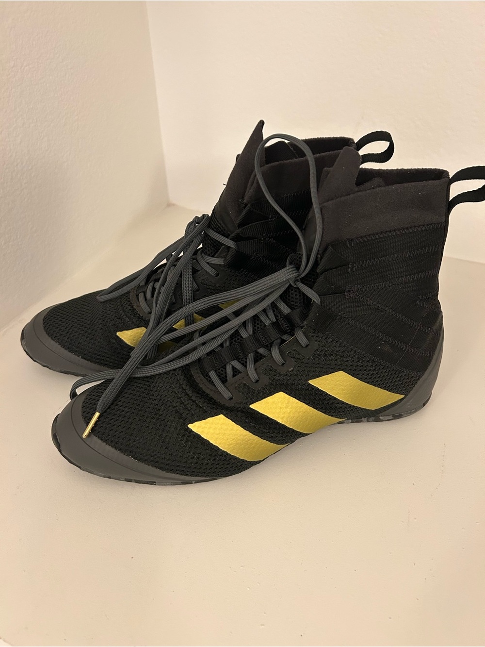 Men's Black Athletic High-Top Boxing Shoes with Gold Accents 7